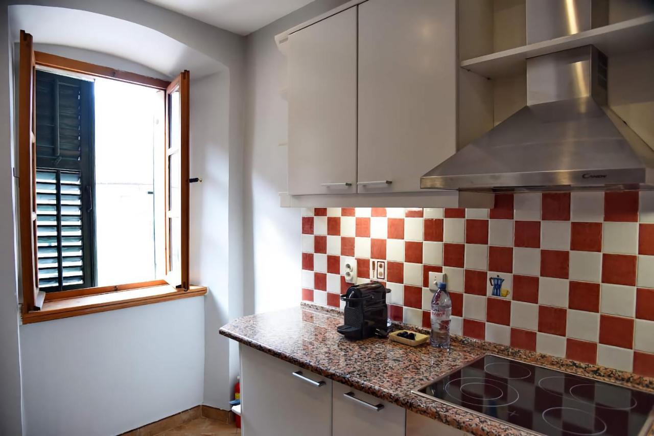 Cozy 2 Bedroom Apartment In Antique Bizanti Palace 코토르 외부 사진