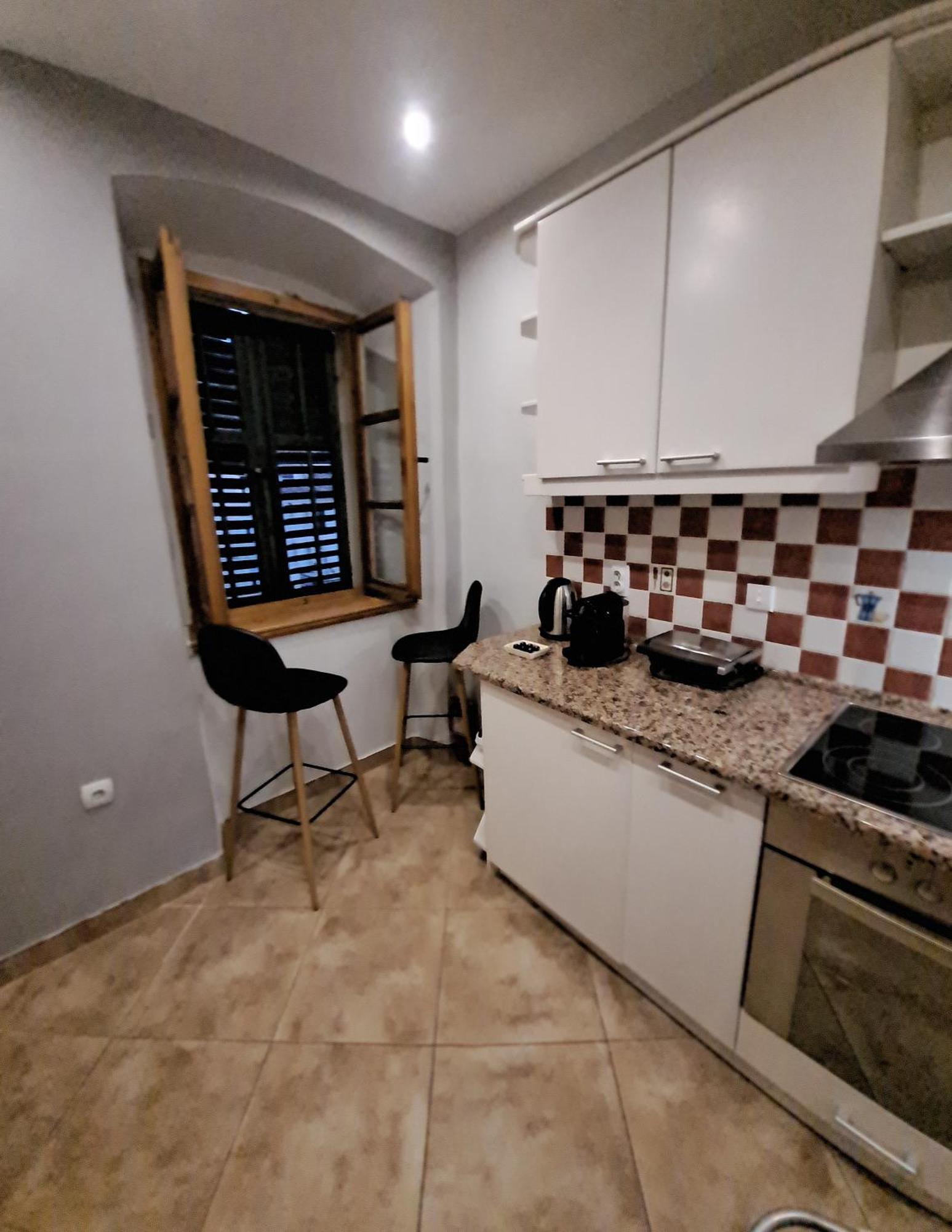 Cozy 2 Bedroom Apartment In Antique Bizanti Palace 코토르 외부 사진